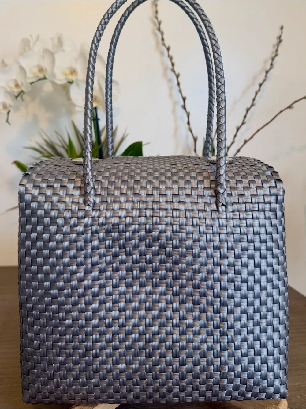 Woven Tote Handbag (price is per bag/ each is the price reflected)